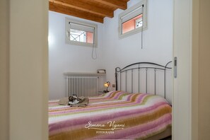 1 bedroom, bed sheets