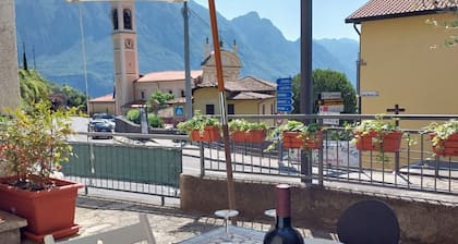 very nice apartment with equipped patio overlooking the lake