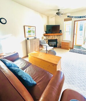 Fernseher, Kamin, Computerbildschirme