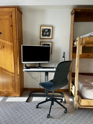 1 bedroom, desk, free WiFi, bed sheets