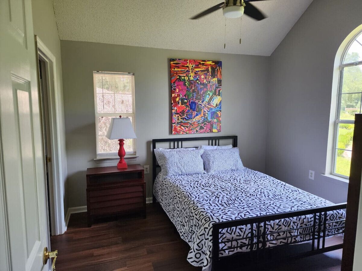 2 多间卧室、办公桌、熨斗/熨衣板、旅行婴儿床