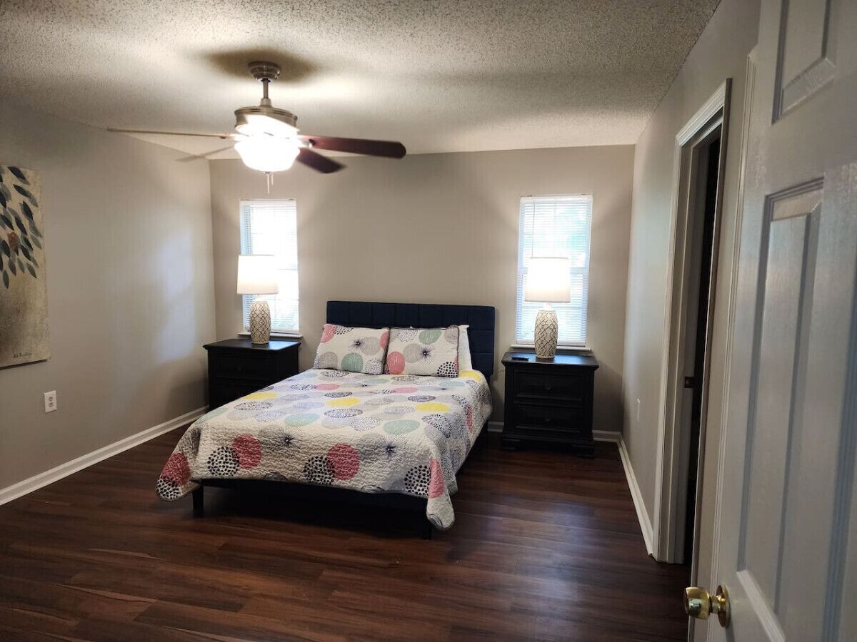 2 bedrooms, desk, iron/ironing board, travel crib