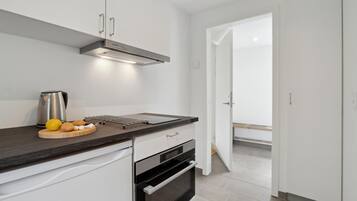 Fridge, stovetop, coffee/tea maker