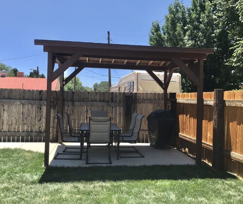 Centrally located to southern Utah and northern Arizona parks and trails.