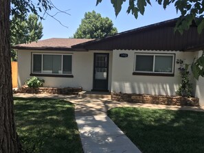 Exterior - Centrally located to southern Utah and northern Arizona parks and trails. (Fredonia)