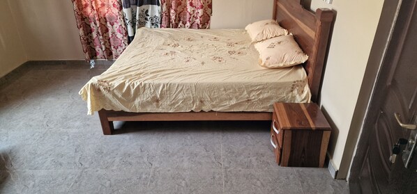 2 Schlafzimmer, Bügeleisen/Bügelbrett, Bettwäsche