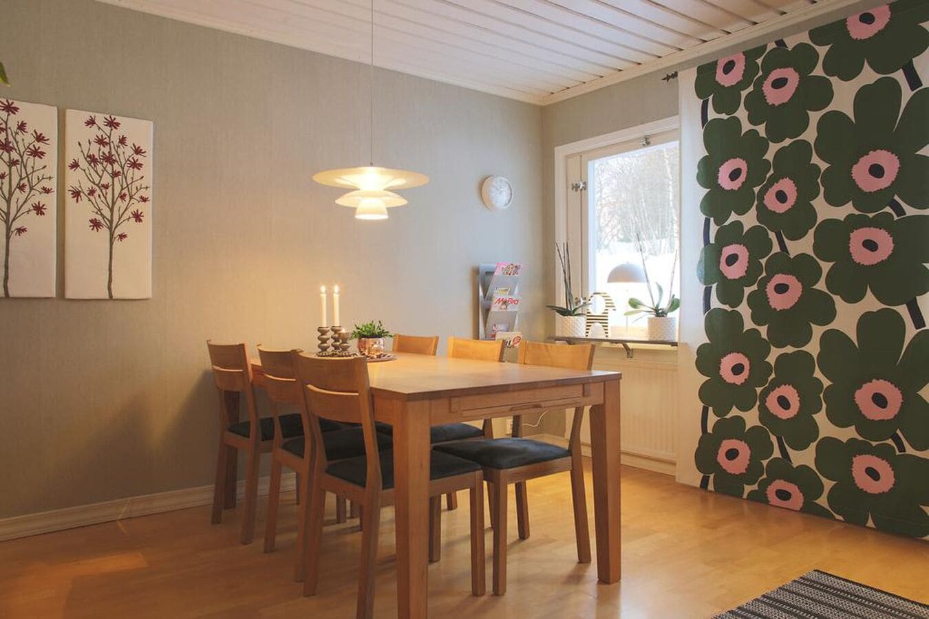 Full-sized fridge, microwave, oven, stovetop