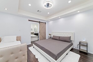 4 chambres, fer et planche à repasser, Wi-Fi gratuit, draps fournis