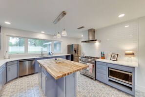 House, Multiple Beds, Patio, Beach View (Beach House 2) | Private kitchen