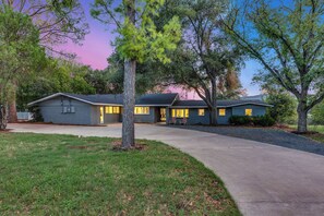 Exterior - Beach House 2 on Lake LBJ - Sleeps 24 (Kingsland)