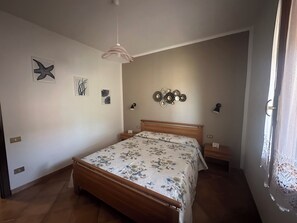 2 chambres, fer et planche à repasser, Wi-Fi gratuit, draps fournis