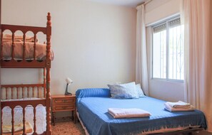 3 chambres, fer et planche à repasser, accès au Wi-Fi (inclus)