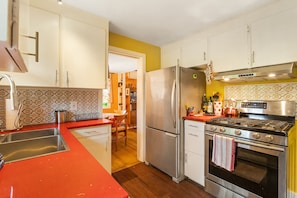 Classic Apartment | Private kitchen | Fridge, microwave, oven, espresso maker