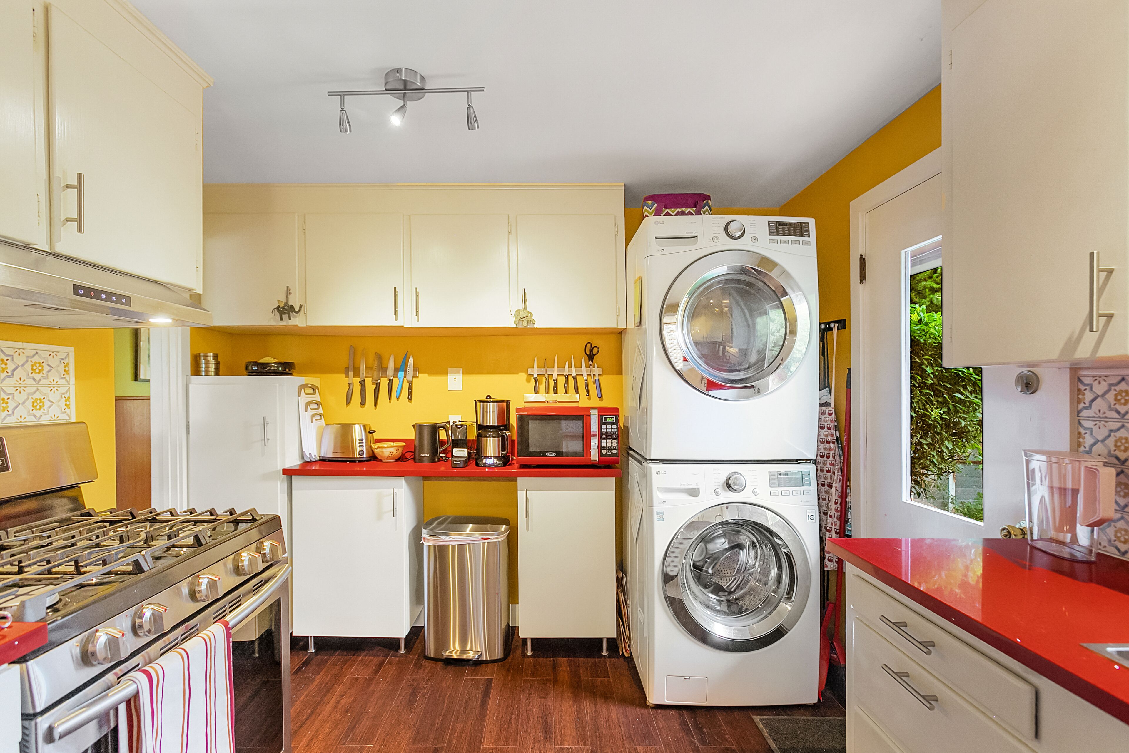 Classic Apartment | Private kitchen | Fridge, microwave, oven, espresso maker