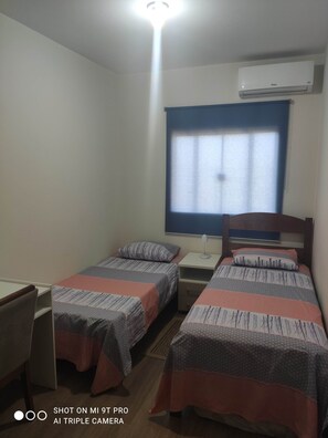 2 bedrooms, iron/ironing board, WiFi, bed sheets - Casa Aconchegante II - Near UEL and Catuaí shopping mall. (Jardim Tokio Londrina)