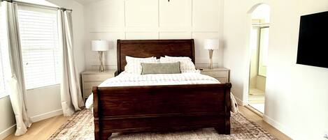 5 bedrooms, desk, iron/ironing board, travel cot