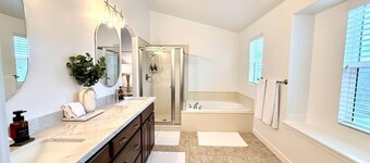 Luxury Sandy Retreat • Clean & Minutes to Skiing