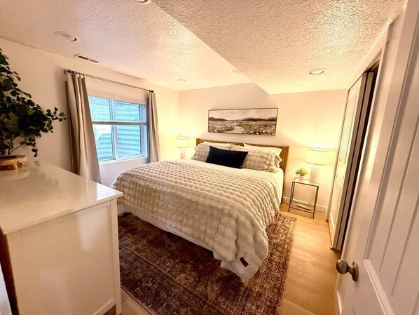 5 bedrooms, desk, iron/ironing board, free WiFi