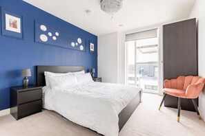 2 bedrooms, desk, iron/ironing board, WiFi