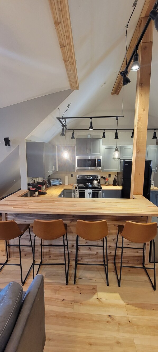 Refrigerador, microondas, horno y lavavajillas