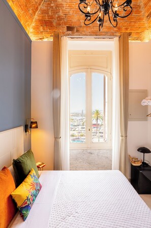 Comfort kamer | Hypoallergeen beddengoed, een gratis minibar, een bureau