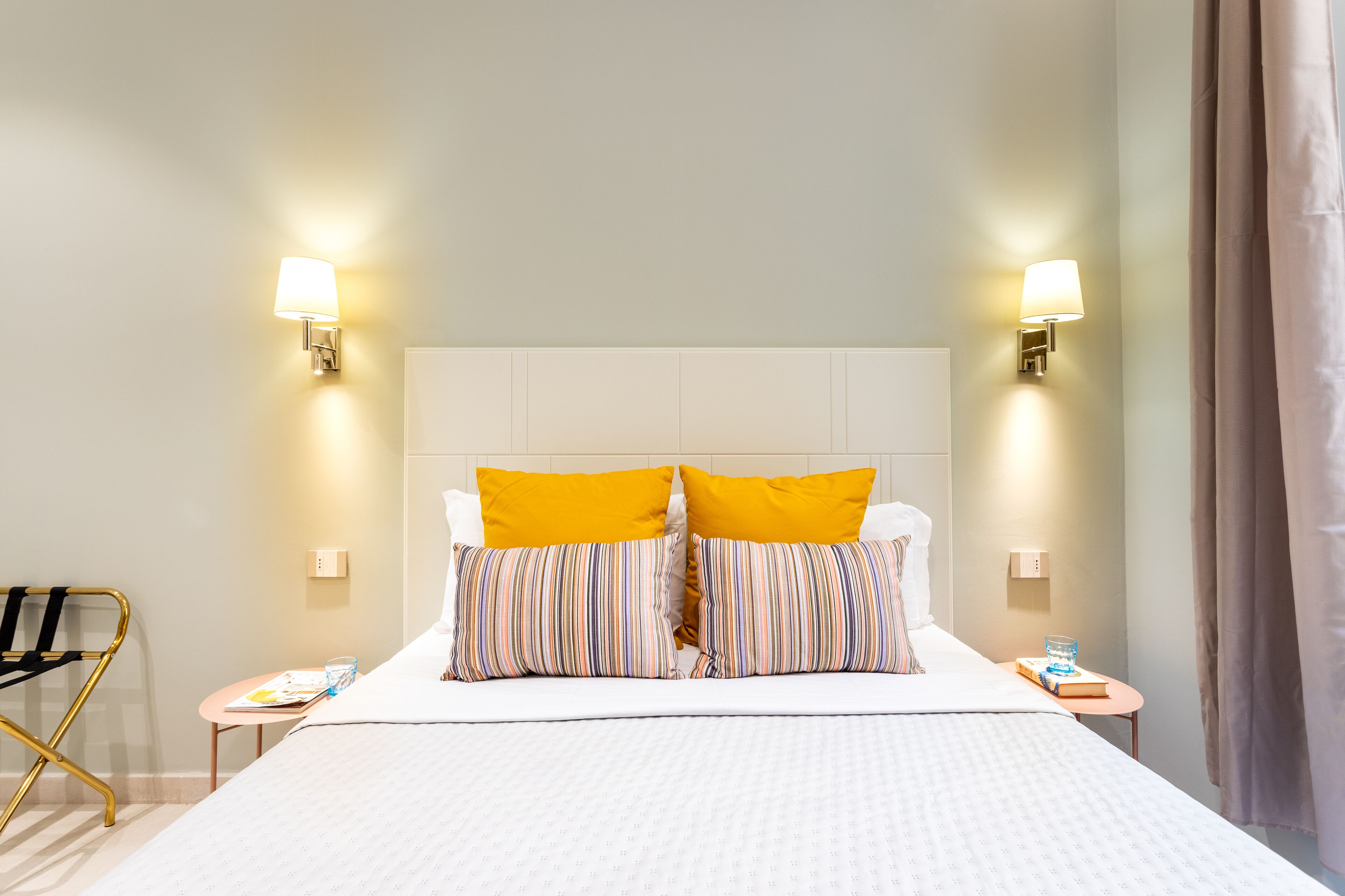 comfort room | hypo-allergenic bedding, free minibar, desk, laptop workspace