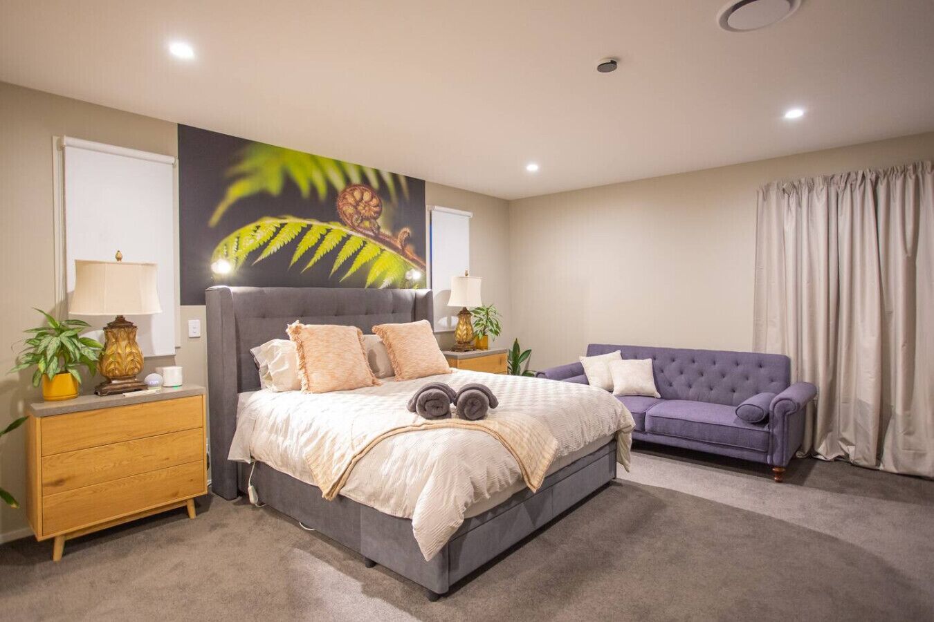 4 bedrooms, desk, iron/ironing board, travel cot