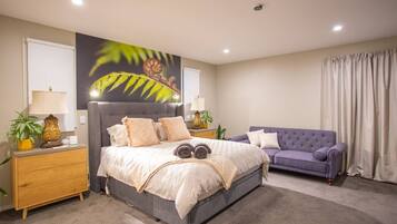 4 bedrooms, desk, iron/ironing board, travel crib