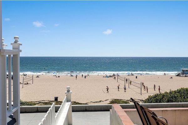 Plage, chaises longues, serviettes de plage