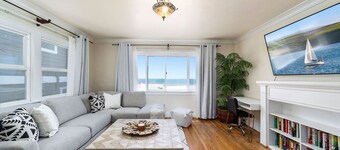 Beach Pad on The Strand Steps to the Pier