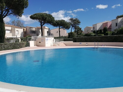 Bord de la mer, T2 Port Lano clim, piscine, parking