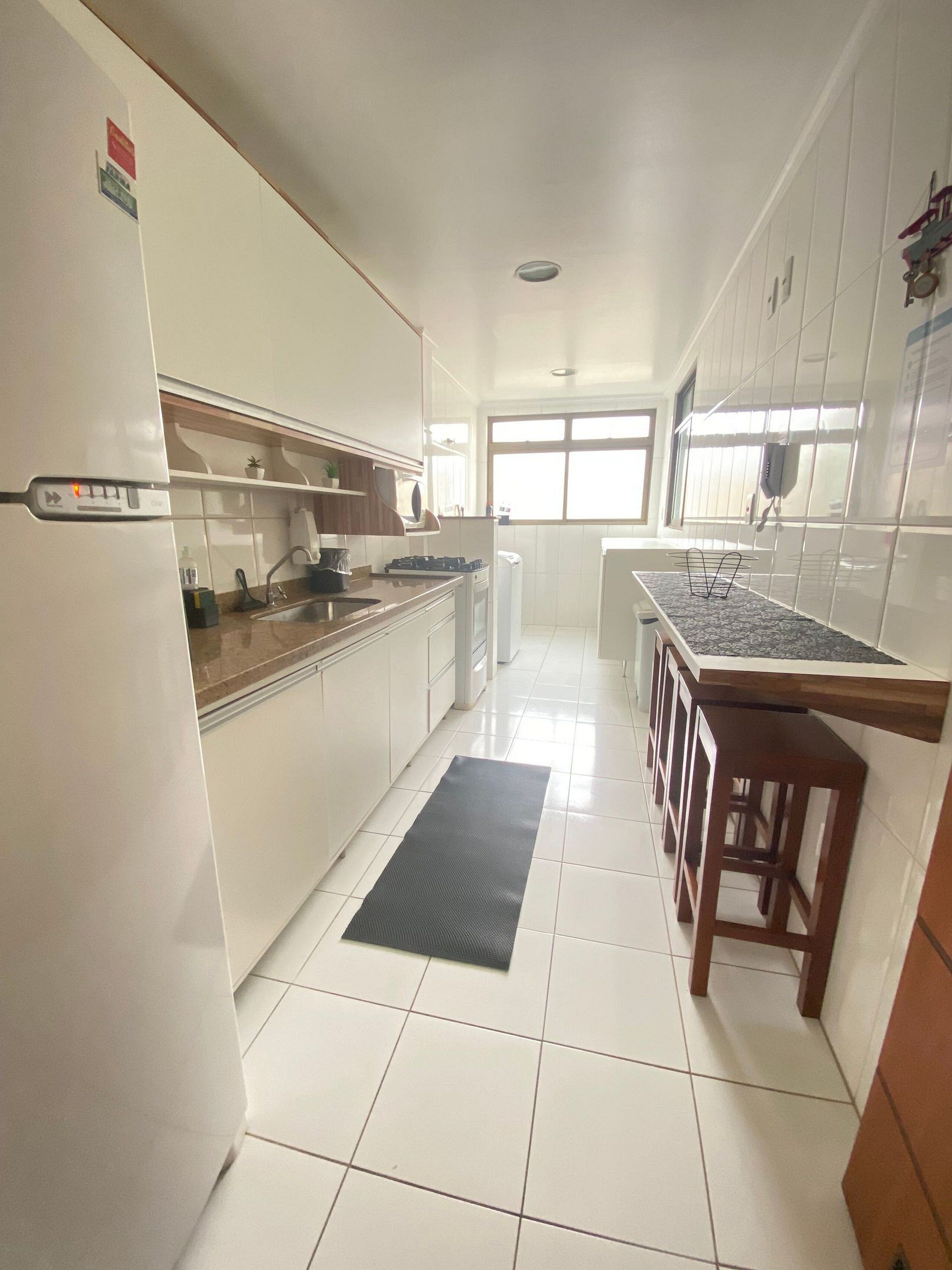 Apartamento | Cozinha privada | Geladeira, micro-ondas, fogão, liquidificador