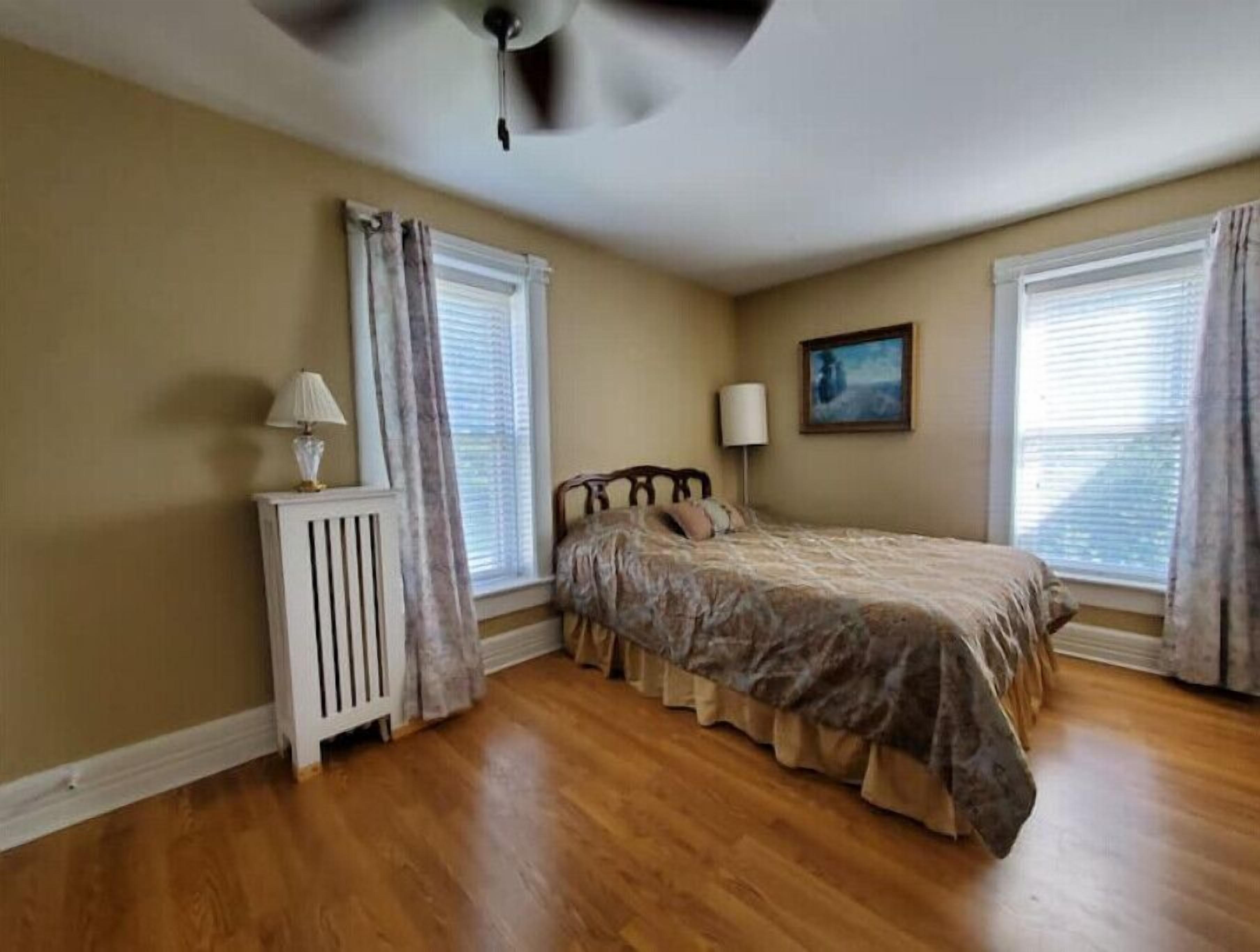 Large Suite 2 beds plus Murphy full, Victorian Farm Style, Downtown Plainfield
