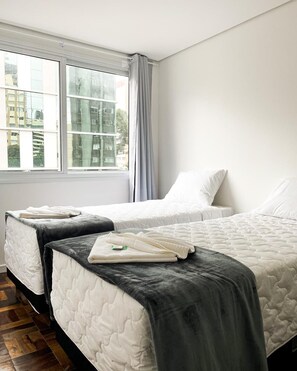 Soundproofing, free WiFi, bed sheets - Hotel Lara 10 Curitiba (Curitiba)