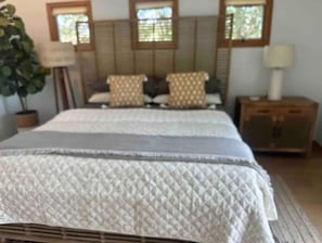 4 habitaciones, escritorio, tabla de planchar con plancha y wifi 