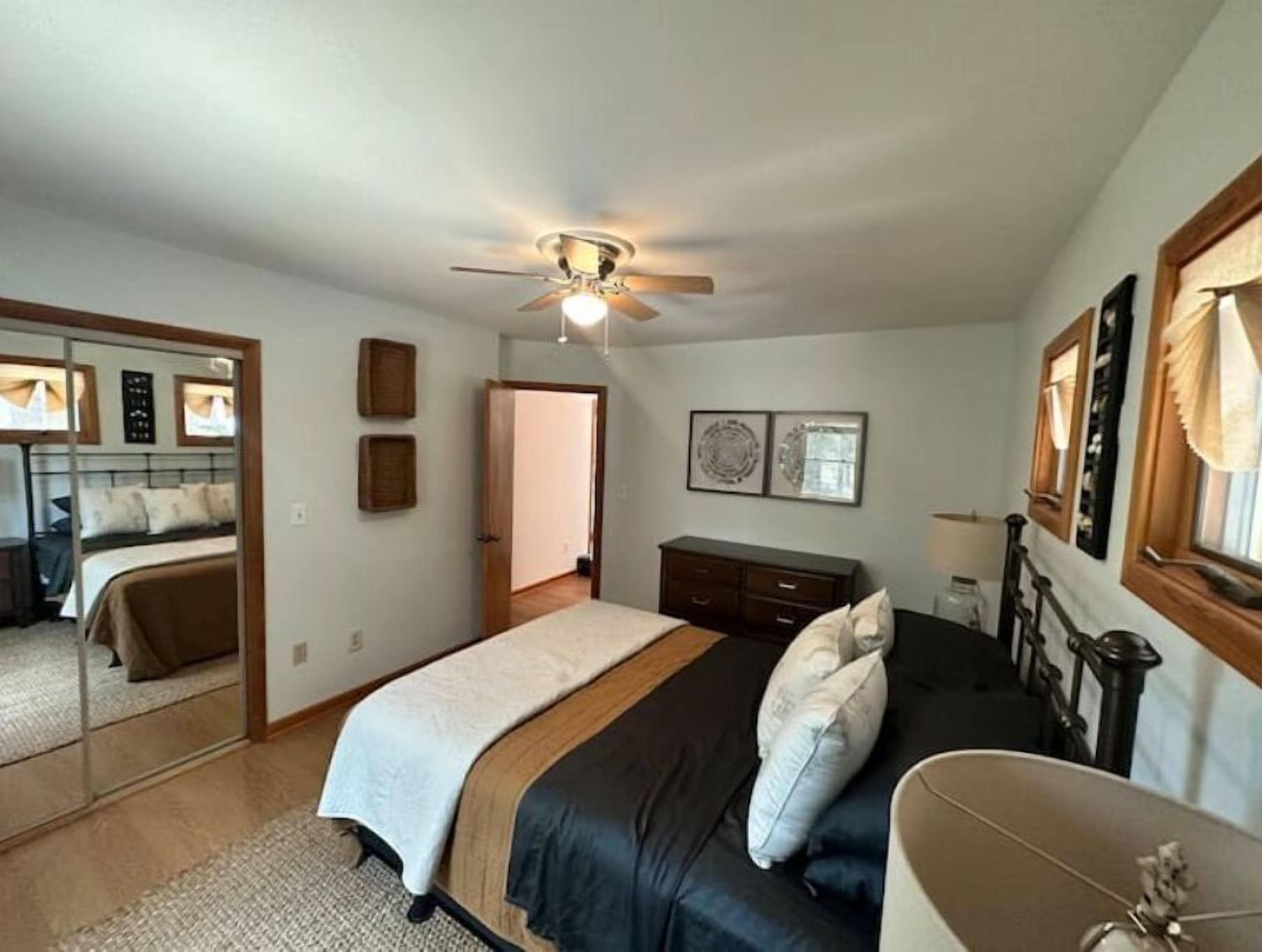 4 sovrum, skrivbord, strykjärn/strykbräda och wi-fi