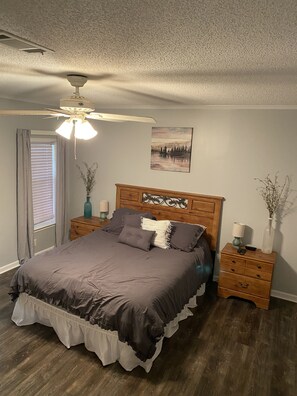 3 habitaciones, tabla de planchar con plancha, wifi y ropa de cama