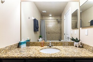 Shower, hair dryer, towels, soap - Gator Nation! Have it all here. (Gainesville)