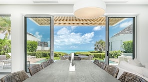 Beachfront Villa Hyperion | 5 camere, biancheria da letto di alta qualità, copriletto in piuma