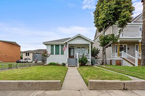 Exterior - The O Place - Center of town and close to everything! (Galveston)