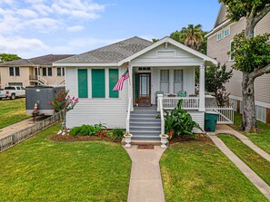 Exterior - The O Place - Center of town and close to everything! (Galveston)