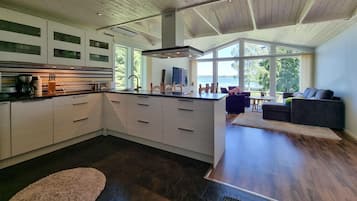 Fridge, dishwasher, coffee/tea maker