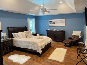 4 bedrooms, iron/ironing board, free WiFi, bed sheets