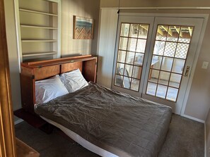 3 habitaciones, tabla de planchar con plancha, cuna de viaje y wifi