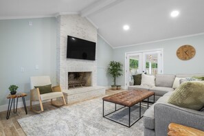 Smart TV, fireplace, stereo