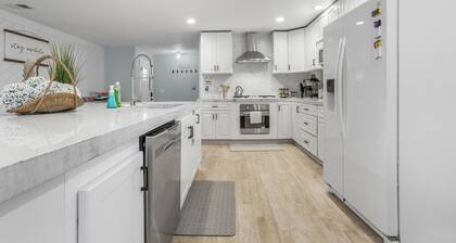 Maison Blanc - 5Bd Close to Everything in Downtown Bay St. Louis!