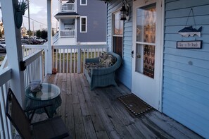 Front deck great for people watching.