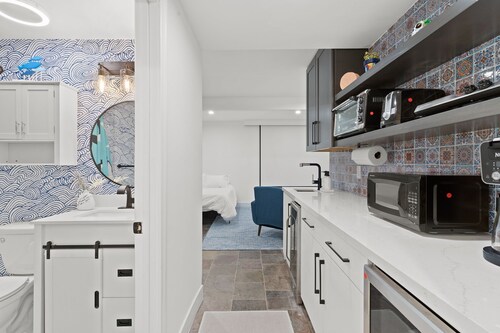 San Diego-Themed Escape Room and Stay