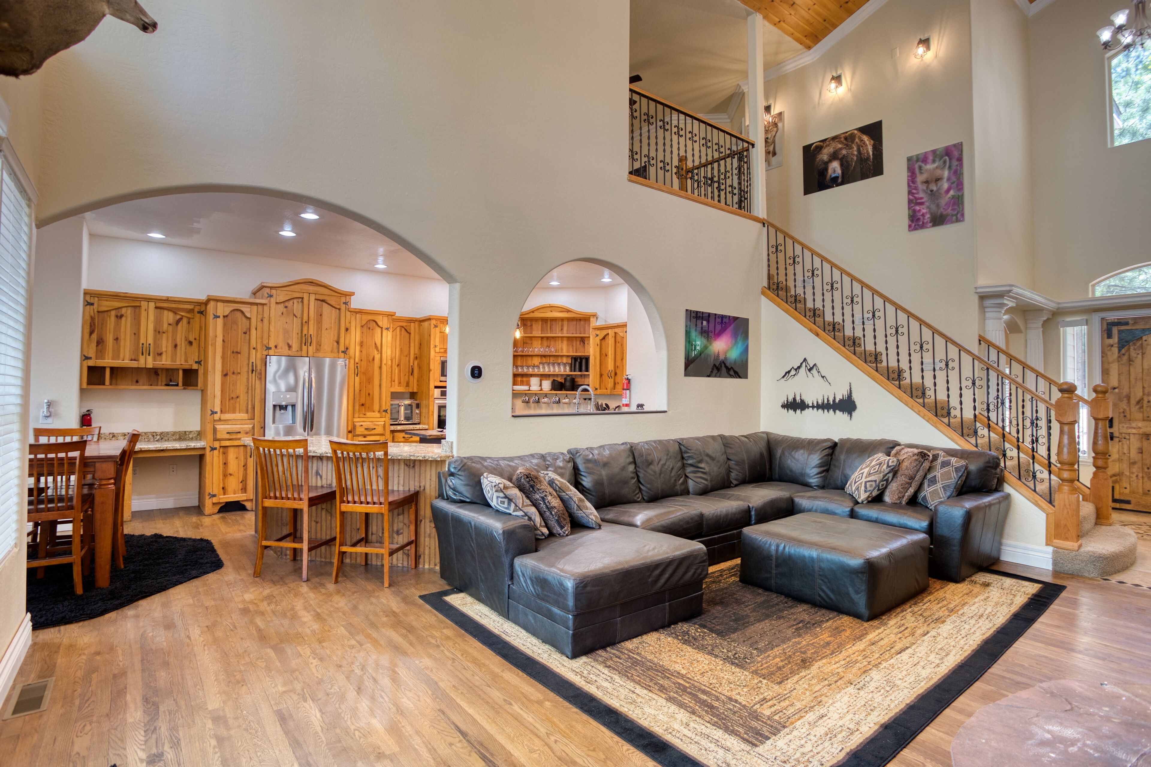 GORGEOUS CABIN MOUNTAIN RETREAT-GAME ROOM-KAYAKS-BIKES-HAS A/C 3000 sq ft