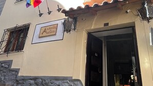 Front of property - Hostal Andenes de Alabado (Cusco)